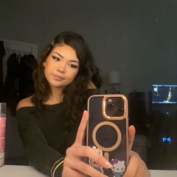 Meet your Posher, Kelly - Picture 2 of 3